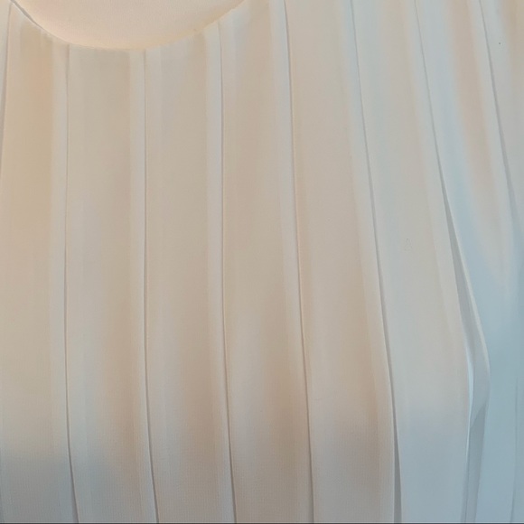 Calvin Klein sleeveless blouse.  Suit separate.  Pairs well with any suit. - Picture 4 of 5